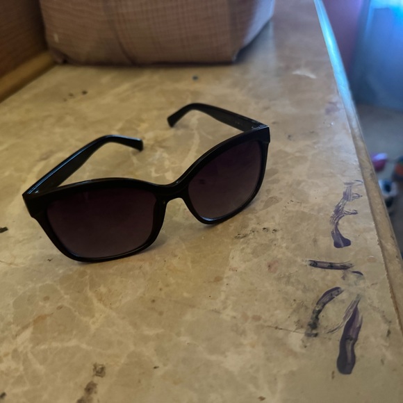 Guess sunglasses - Picture 2 of 4